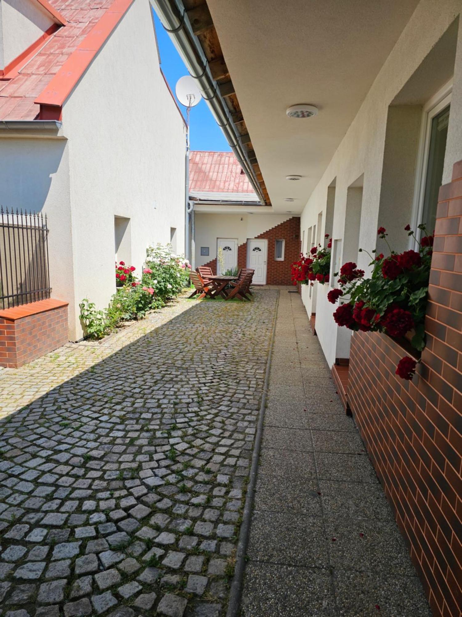 Olomouc New2 Apartamento Exterior foto